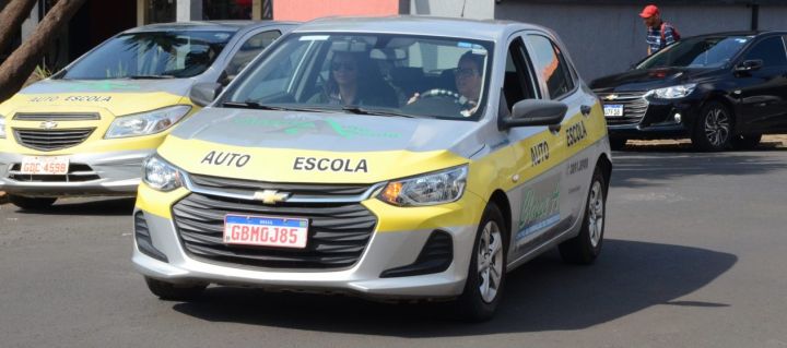 233_Auto-Escola-Nova-Resolucao-Tirar-Carta-scaled-e1764963670253-1263x560-1.jpg