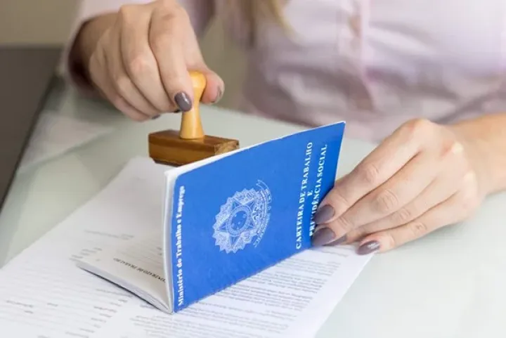 Qual_Prazo_Empregador_Assinar_Carteira_de_Trabalho-1.webp